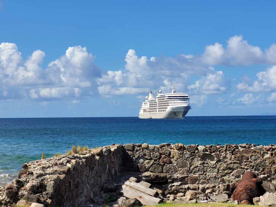 DM - Cruise ship in Little Bay