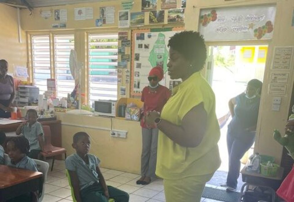 Dr. Sotonye Dublin (Dental Surgeon) provides instruction to the grade 1 students of
the Brades Primary School on correct brush technique.